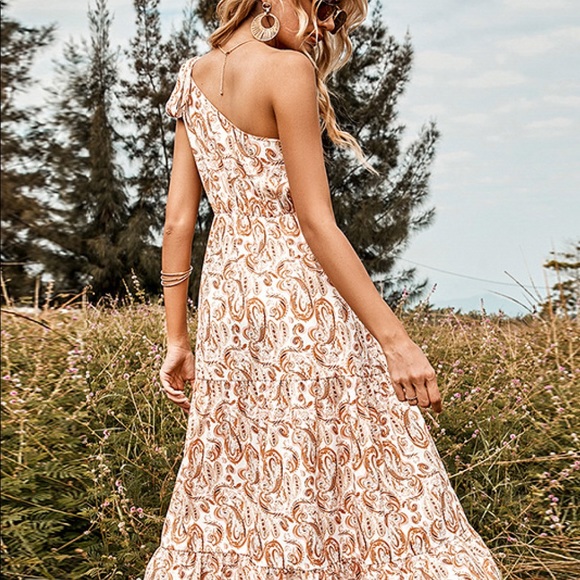 Paisley one shoulder tiered maxi dress - Picture 3 of 5